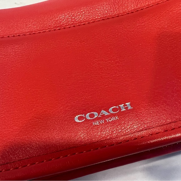 NEW COACH PURSE - Picture 4 of 6
